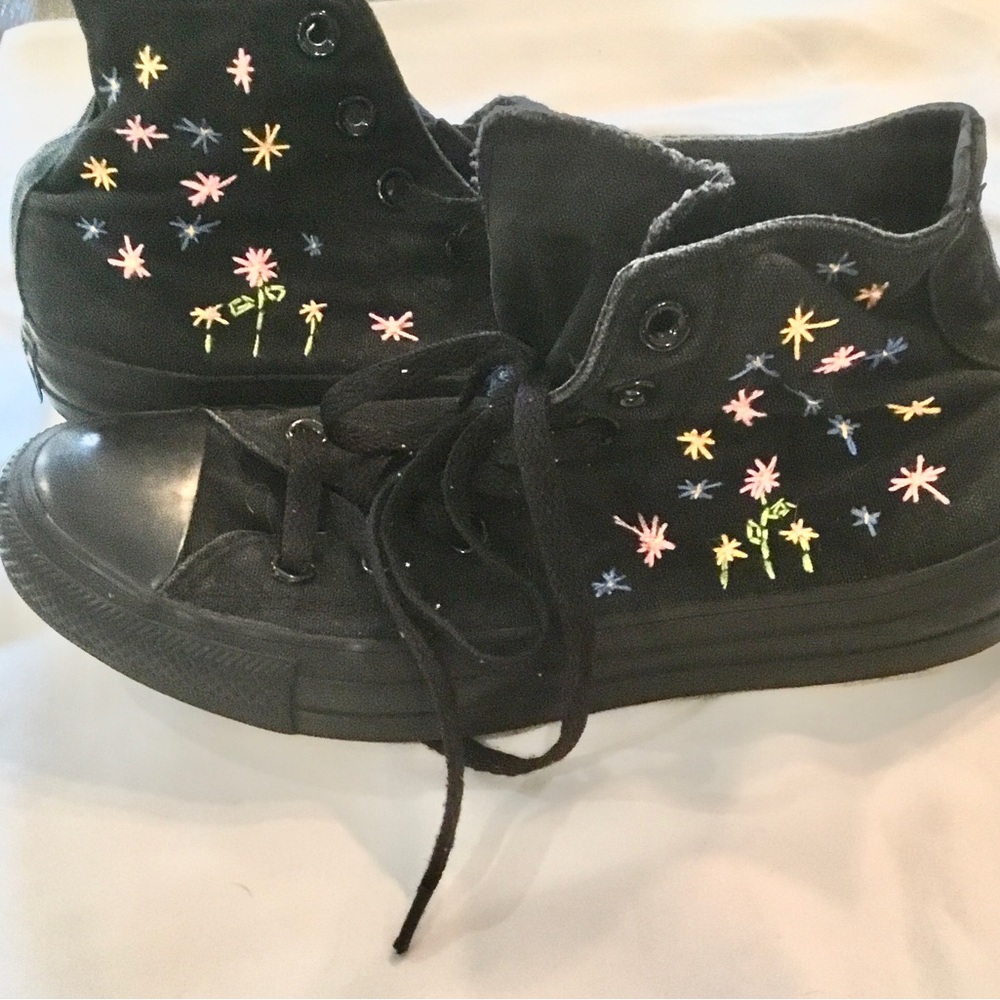 Converse Women’s Embroidered High-Top Sneakers Size 10 - Picture 2 of 5